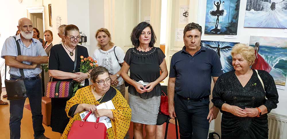 Elena Varvara Iurkiewicz - „Boabe de smirnă” - miniexpoziţie personală - (09 - 27 septembrie 2019) - Biblioteca Metropolitana (Mihail Sadoveanu) Bucuresti (17) Elena Varvara Iurkiewicz - „Boabe de smirnă” - miniexpoziţie personală - (09 - 27 septembrie 2019) - Biblioteca Metropolitana (Mihail Sadoveanu) Bucuresti (17)