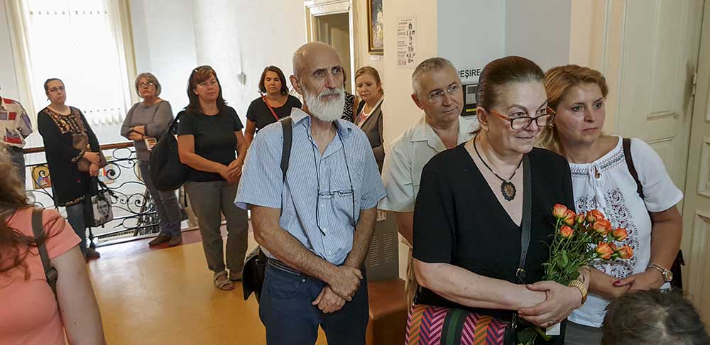 Elena Varvara Iurkiewicz - „Boabe de smirnă” - miniexpoziţie personală - (09 - 27 septembrie 2019) - Biblioteca Metropolitana (Mihail Sadoveanu) Bucuresti (18) Elena Varvara Iurkiewicz - „Boabe de smirnă” - miniexpoziţie personală - (09 - 27 septembrie 2019) - Biblioteca Metropolitana (Mihail Sadoveanu) Bucuresti (18)